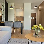 아파트 Urban Premium - Opolska 10 No 21 - Rooftop Garden- Free Garage 카토비체
